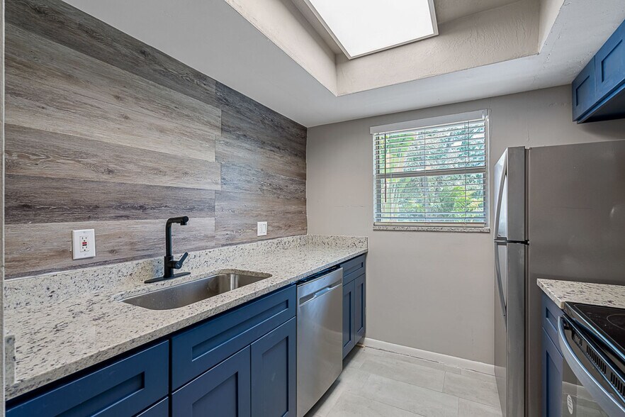 More Photos Of 3960 12th St, Saint Petersburg Apartments For Sale