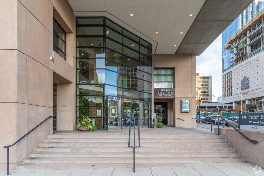 More Photos Of 345 Robson St, Vancouver General Retail For Lease