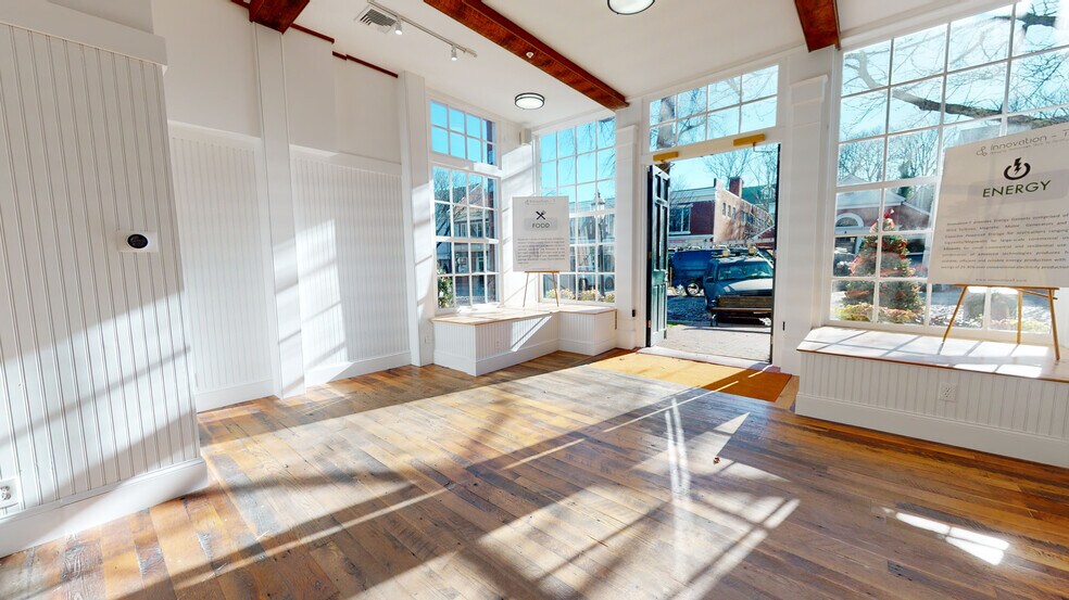 More Photos Of 33 Main St, Nantucket Storefront Retail Office For Sale