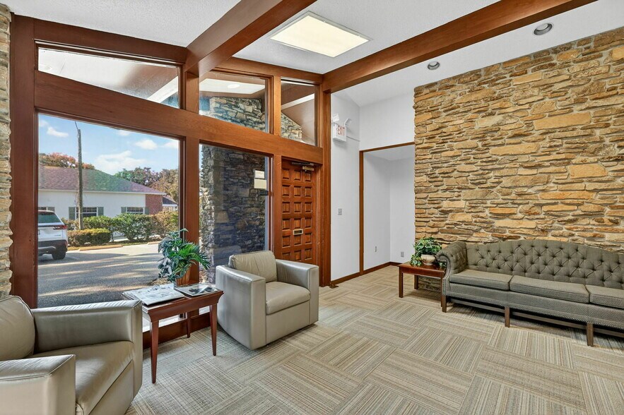 More Photos Of 1029 W Magnolia St, Leesburg Office For Sale