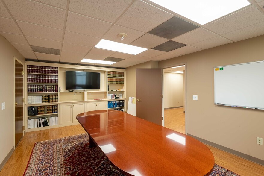 More Photos Of 127 W Hargett St, Raleigh Loft Creative Space For Lease