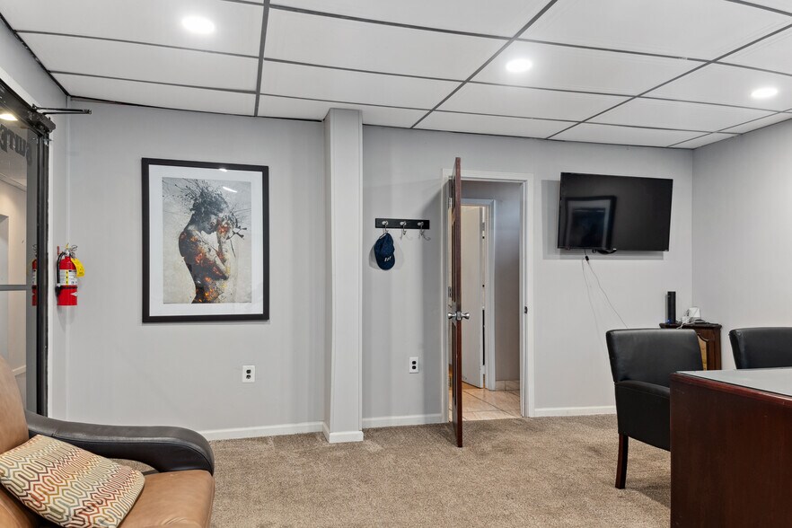 More Photos Of 23940-23948 Eureka Rd, Taylor Freestanding For Sale