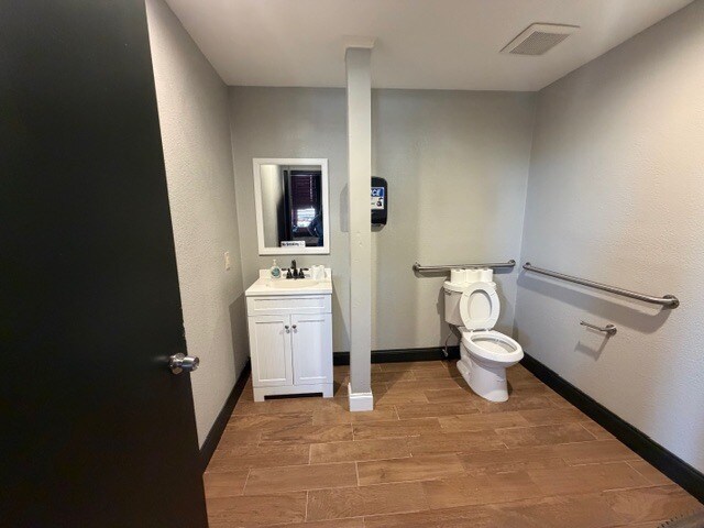 More Photos Of 214 E Louisiana St, McKinney Restaurant For Lease