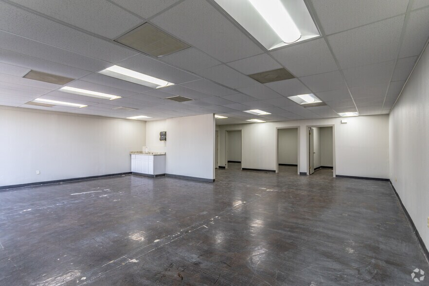 More Photos Of 2463-2469 Freedom Dr, San Antonio Light Distribution For Lease