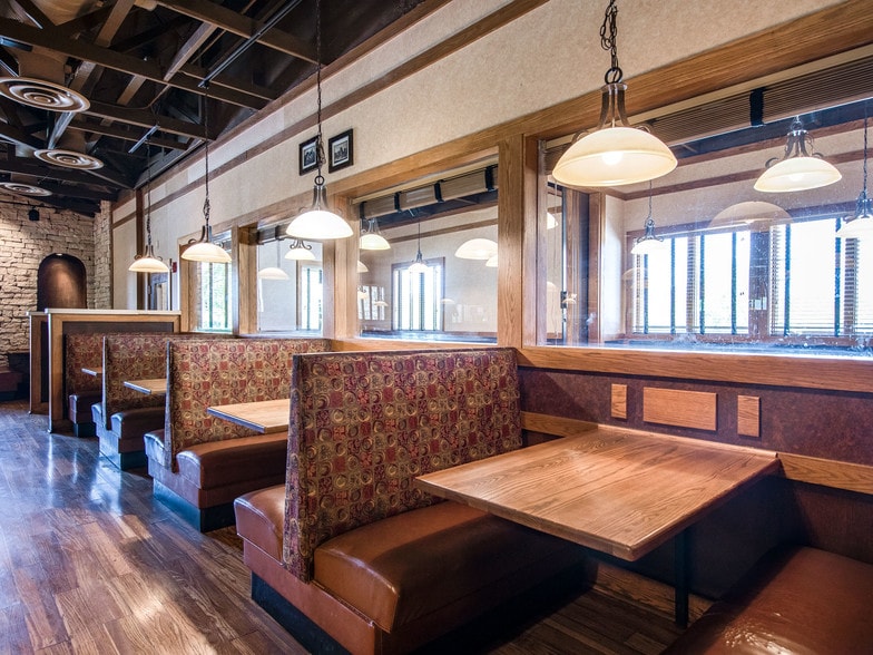 More Photos Of 341 Rockwood Rd, Arden Restaurant For Lease
