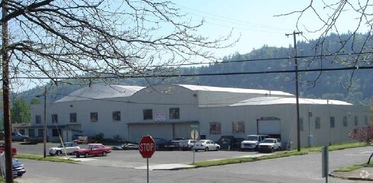 More Photos Of 8638 N Crawford St, Portland Warehouse For Lease