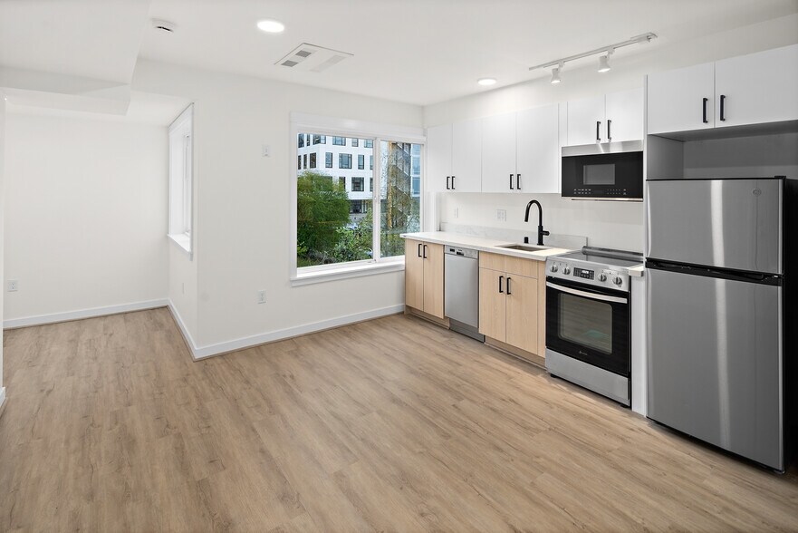 More Photos Of 711 N 35th St, Seattle Apartments For Lease