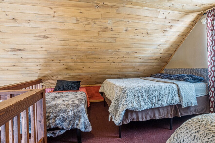 More Photos Of 21221 Baron Lake Dr, Cedaredge Hotel For Sale