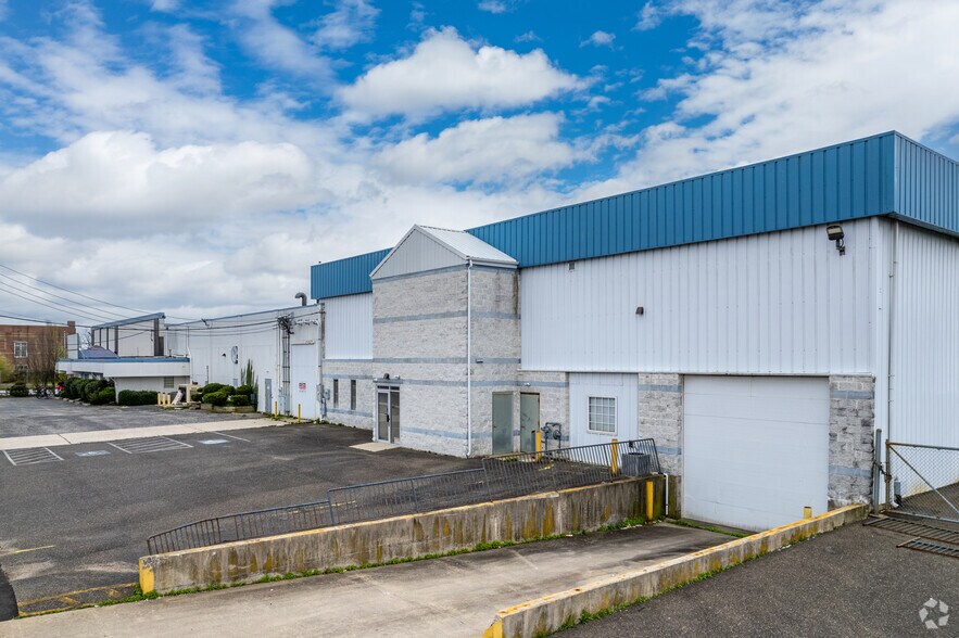 More Photos Of 201 W Decatur Ave, Pleasantville Flex For Sale