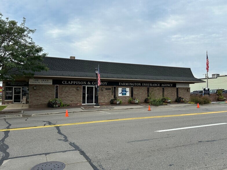 More Photos Of 33211 Grand River Ave, Farmington General Retail For Lease