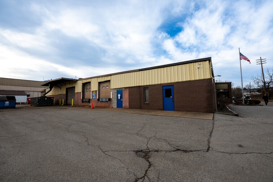 More Photos Of 320-A 4th Street St, Blawnox Service For Sale
