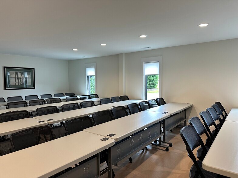 More Photos Of 5447 Hwy 70, Morehead City Coworking Space