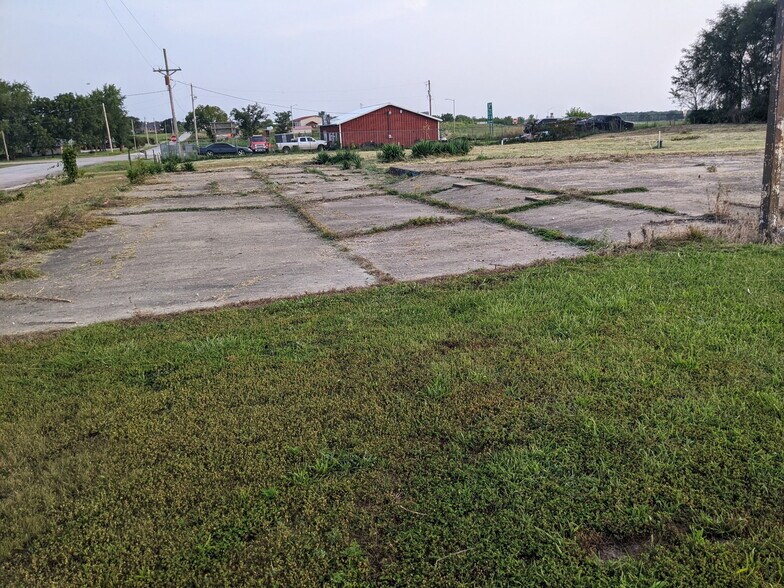 More Photos Of 14981 Centerline Ave, Cole Camp General Retail For Sale