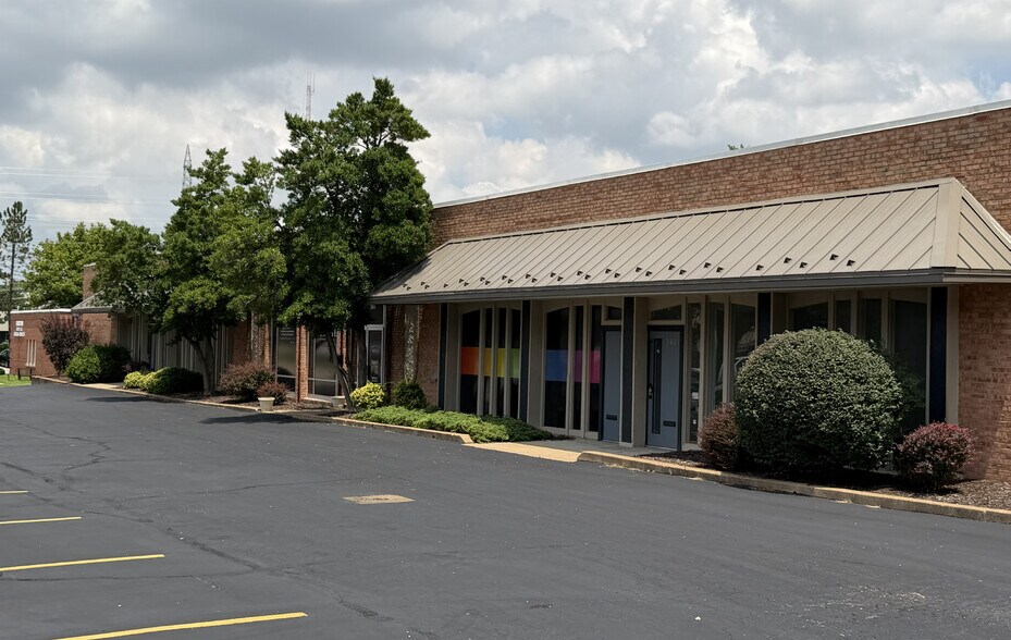 More Photos Of 1340-1350 Baur Blvd, Olivette Flex For Lease