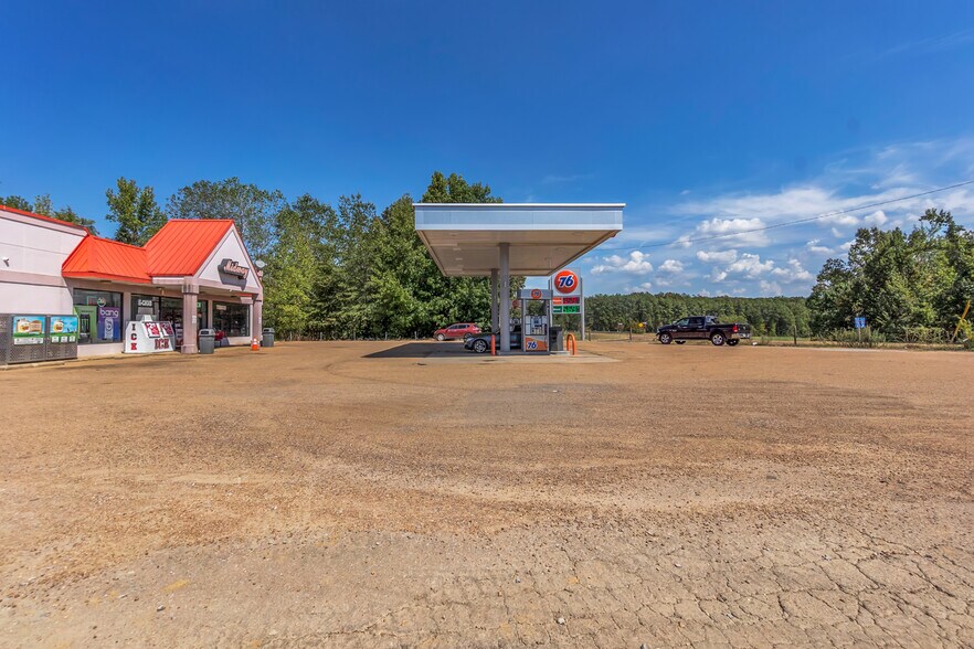 More Photos Of 5577 County Road 174, Grenada General Retail For Sale