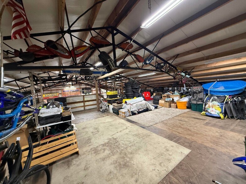 More Photos Of 615 W Benton St, Buffalo Flex For Sale