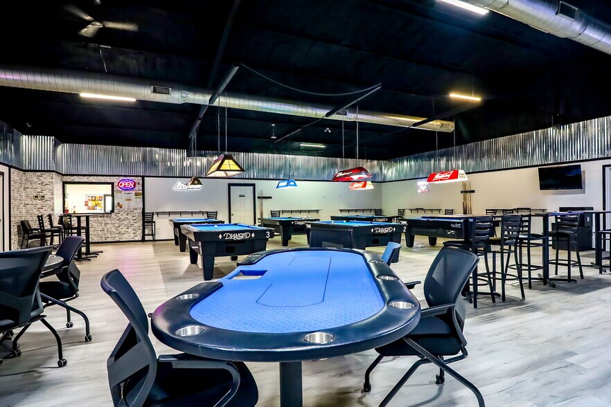 More Photos Of 2715 US Highway 69 N, Lufkin Bar For Sale