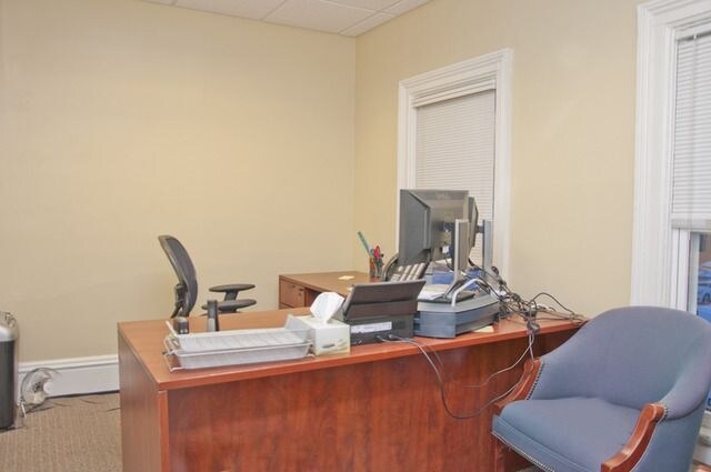 More Photos Of 418-420 W Clayton St, Waukegan Office For Sale