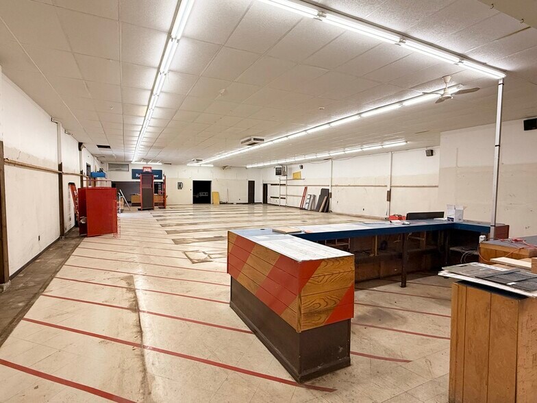 More Photos Of 13080 Cambridge Springs Rd, Edinboro Freestanding For Sale