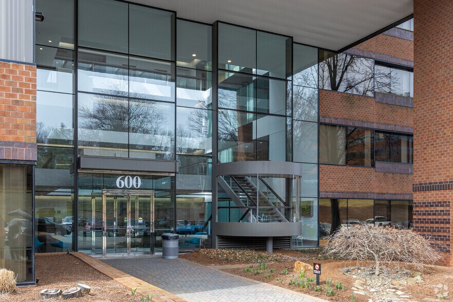 More Photos Of 600 Unicorn Park Dr, Woburn Office For Lease