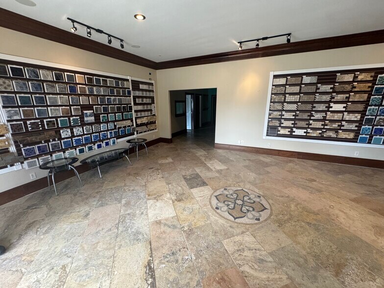 More Photos Of 17125 Groeschke Rd, Houston Warehouse For Sale
