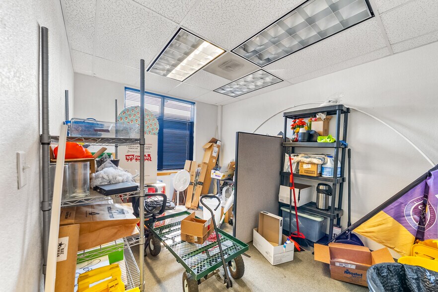 More Photos Of 3976 Crater Lake Ave, Medford Auto Dealership For Lease