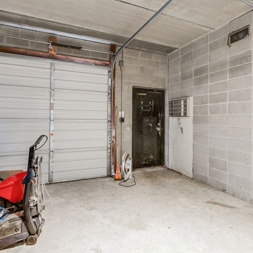 More Photos Of 1620 W 98th St, Bloomington Showroom For Lease