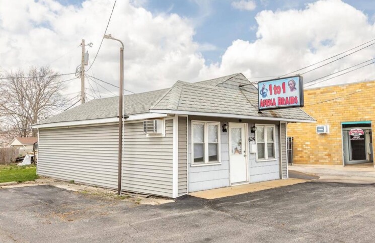 More Photos Of 635 S Lincoln Ave, O'Fallon Storefront Retail Office For Sale