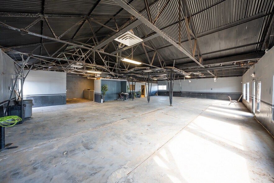 More Photos Of 2722-2724 Texas Ave, Lubbock Warehouse For Sale