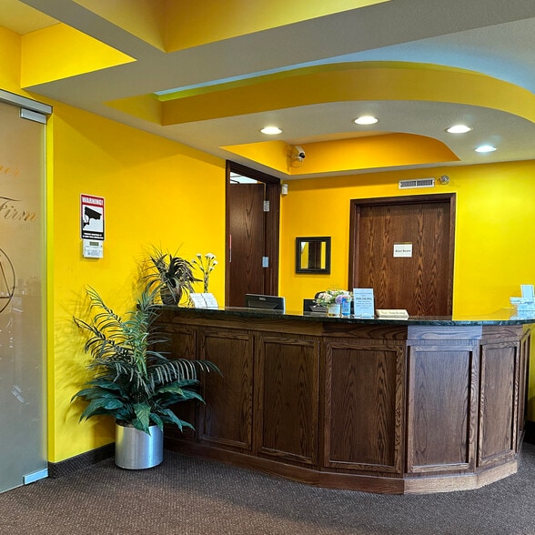 More Photos Of 1912 N Lexington Ave, Roseville Medical For Sale