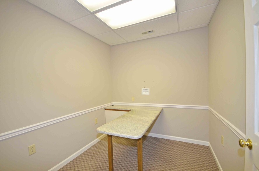 More Photos Of 556 Cynwood Dr, Easton Medical For Lease
