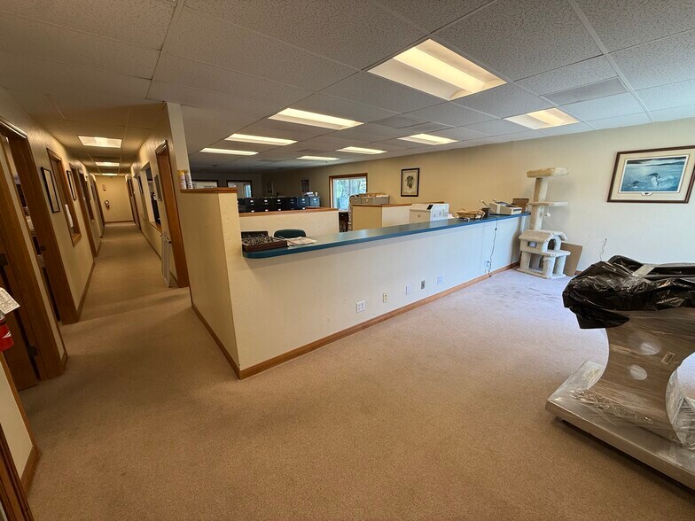 More Photos Of 2707 Alpine Blvd, Alpine Office Residential For Lease