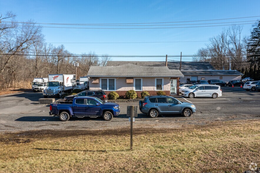 More Photos Of 10 Summit Ave, Berkeley Heights Warehouse For Lease