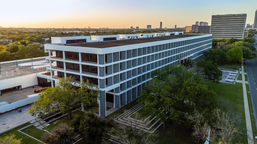 More Photos Of 6500 West Loop South, Bellaire Medical For Lease