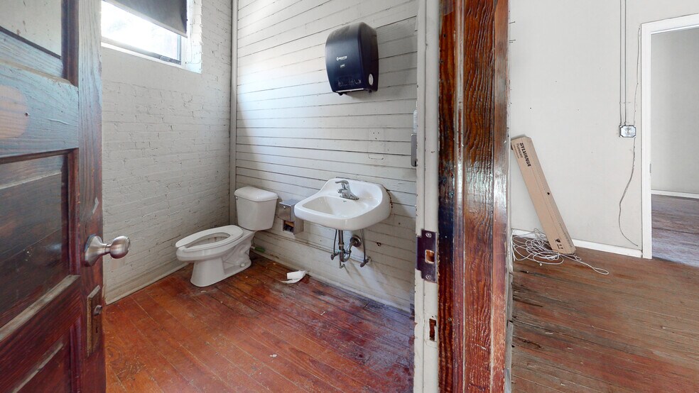 More Photos Of 3 Martin Luther King Jr Blvd, Savannah Restaurant For Sale