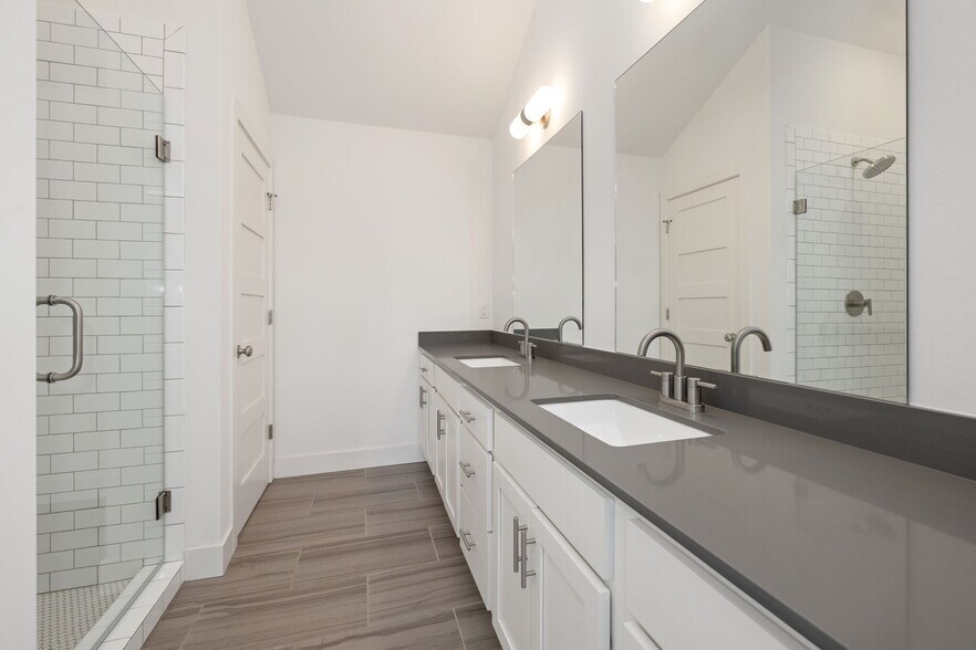 More Photos Of 421-437 SW B St, Bentonville Apartments For Sale