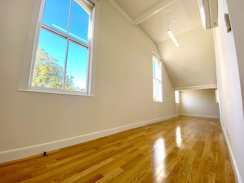 More Photos Of 925 De La Vina St, Santa Barbara Office For Lease