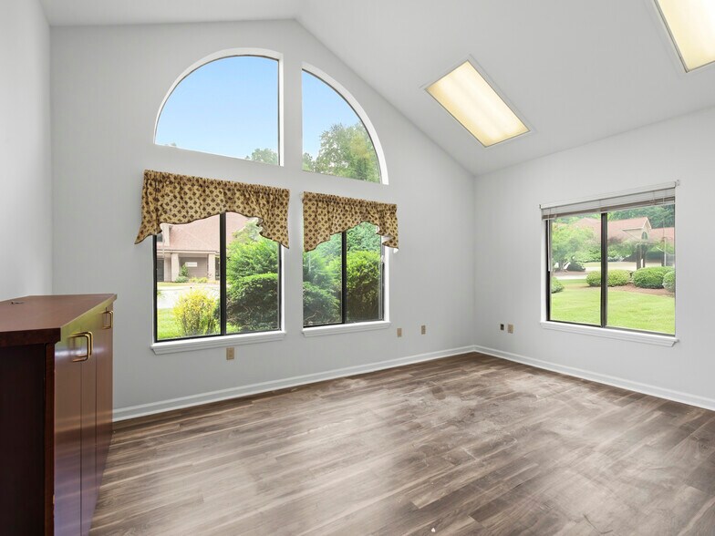 More Photos Of 1998 Hendersonville Rd, Asheville Medical For Sale