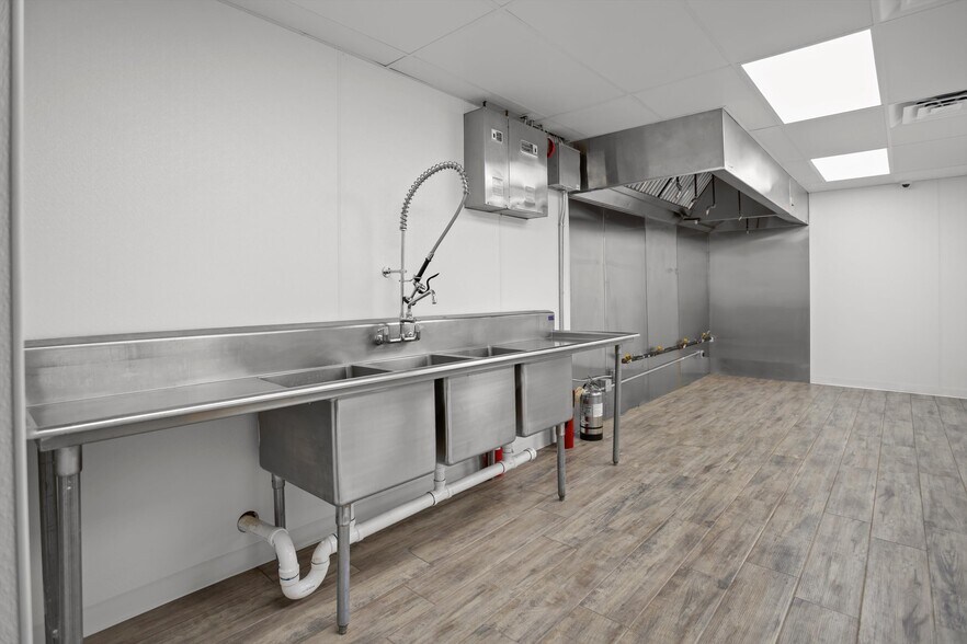 More Photos Of 6893 TX-19, Crockett Freestanding For Sale