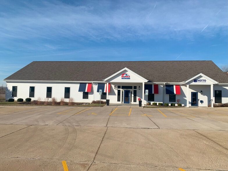 Primary Photo Of 900 36th Ave, Moline Coworking Space