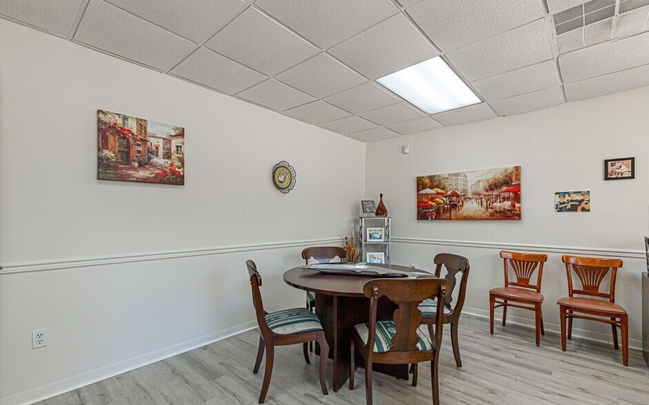 More Photos Of 3305 Parental Home Rd, Jacksonville Storefront Retail Office For Sale