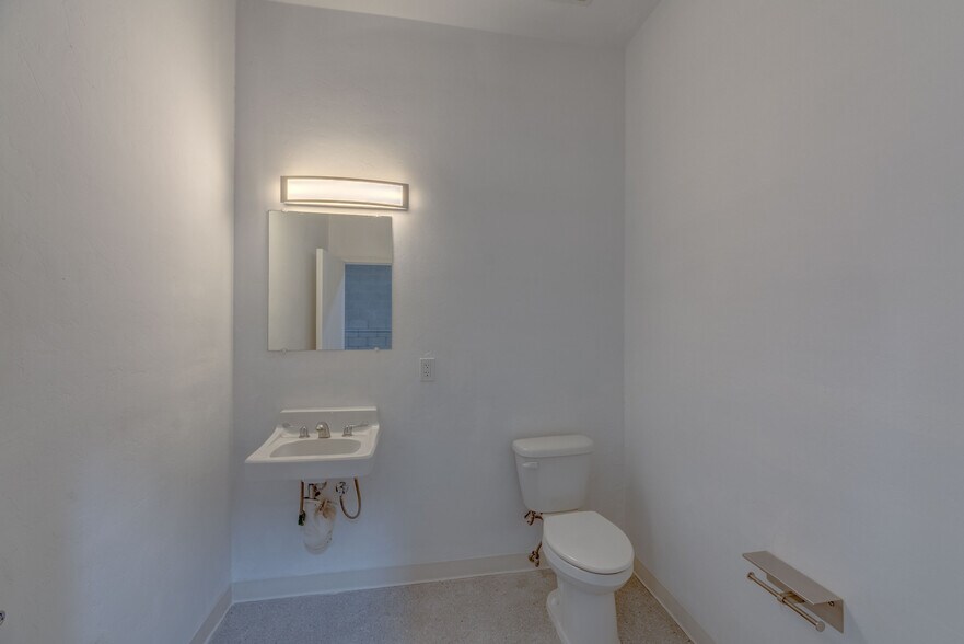 More Photos Of 1216 E Pennsylvania St, Tucson Warehouse For Lease