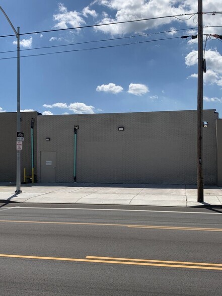 More Photos Of 1506 Springfield St, Dayton Flex For Lease