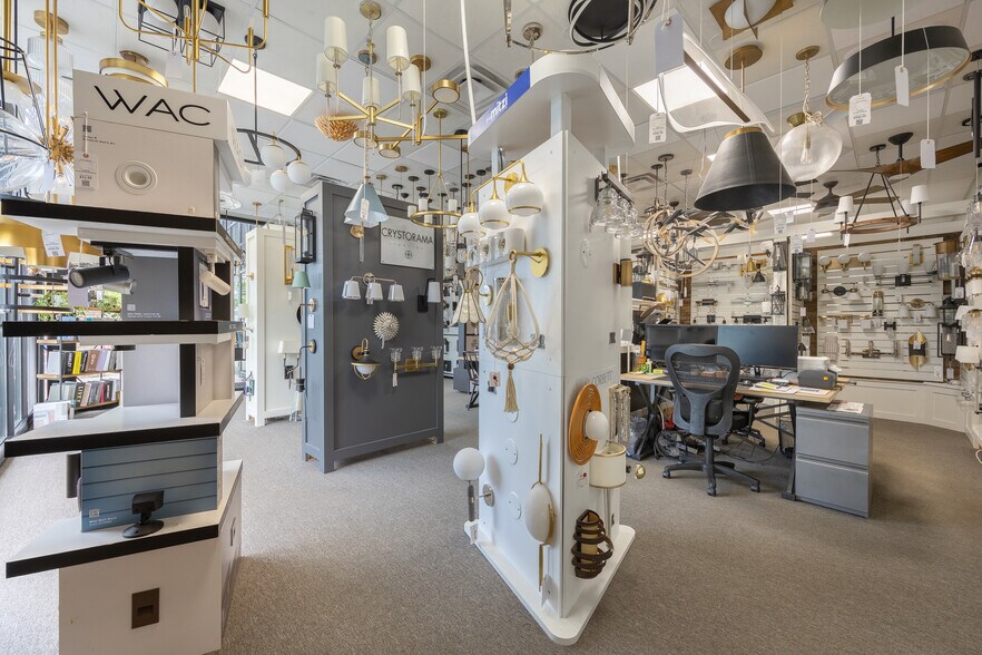 More Photos Of 3737-3757 Parkway Ln, Hilliard Showroom For Lease