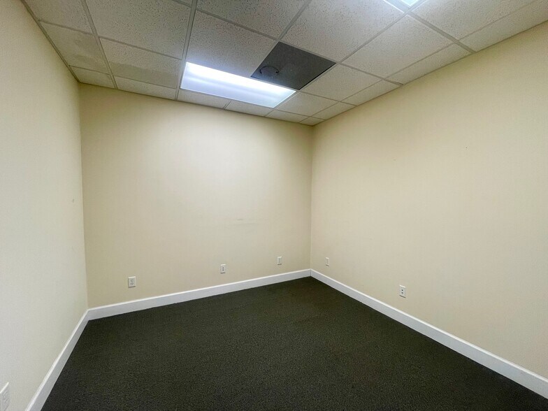 More Photos Of 1 Oglethorpe Professional Blvd, Savannah Office For Lease