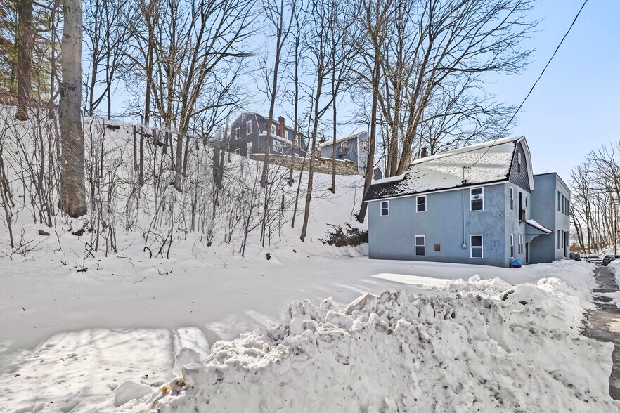 More Photos Of 68 Brook St, Croton On Hudson Showroom For Sale