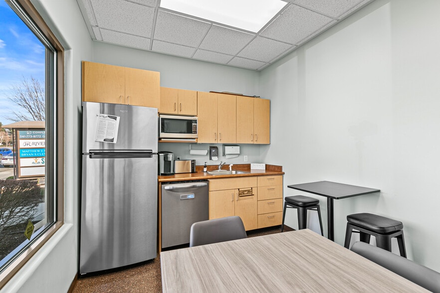 More Photos Of 3144 State St, Medford Healthcare For Lease