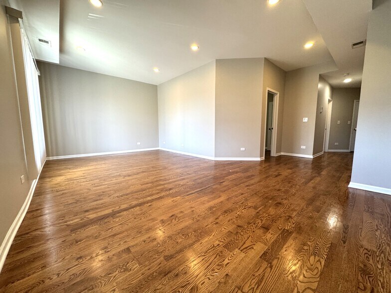 More Photos Of 4750 S Michigan Ave, Chicago Multifamily For Sale