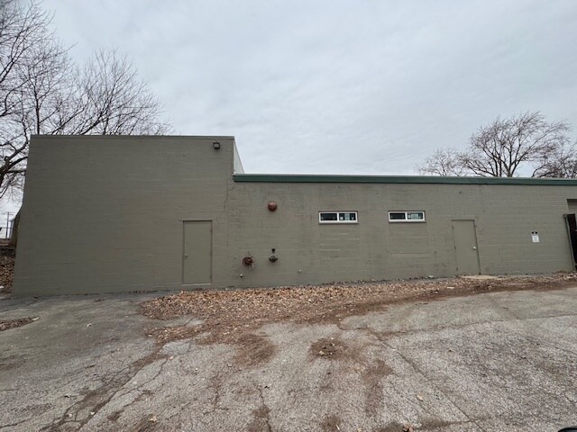 More Photos Of 726 S Broadway, Aurora Warehouse For Sale