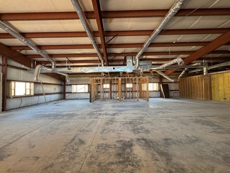 More Photos Of 651 N Main St, Mancos Warehouse For Lease